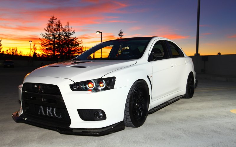 Mitsubishi Lancer x белый