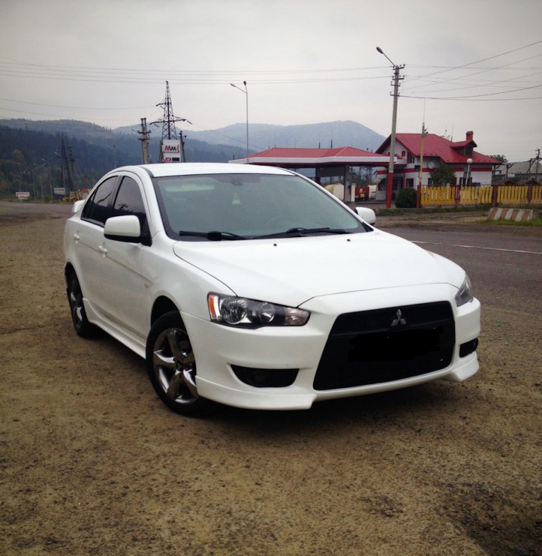 Mitsubishi Lancer 10 слоновая кость