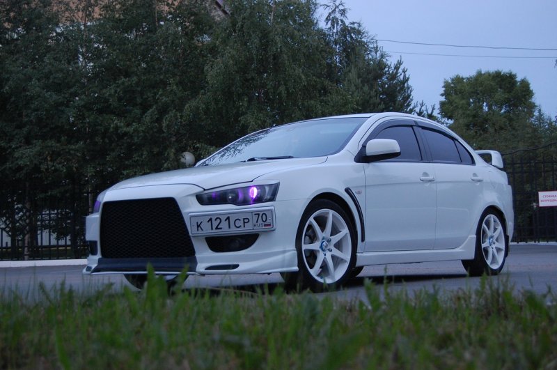 Mitsubishi Lancer 10 White