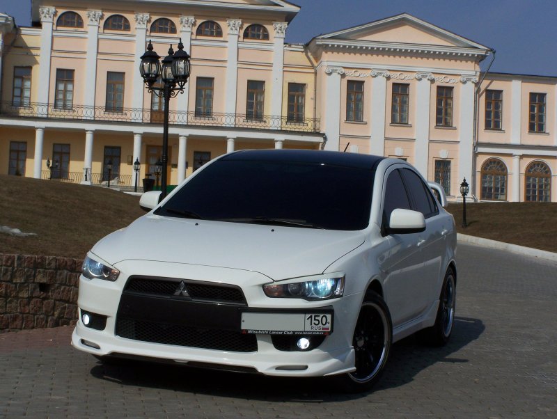 Mitsubishi Lancer 10 белый