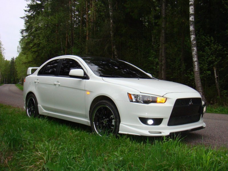 Mitsubishi Lancer x EVO белый