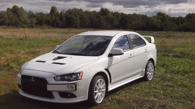 Mitsubishi Lancer 10 белый