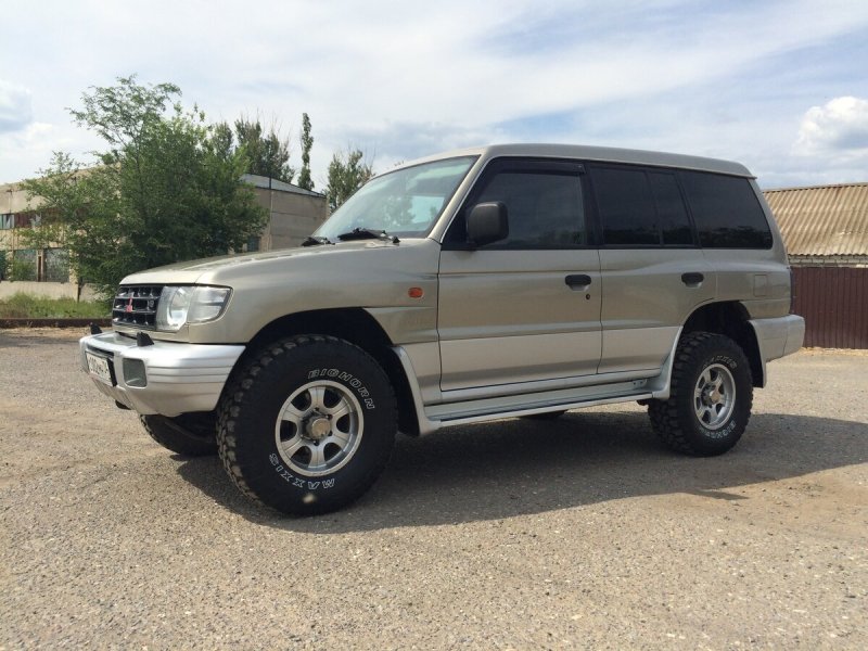 Mitsubishi Pajero io 1998