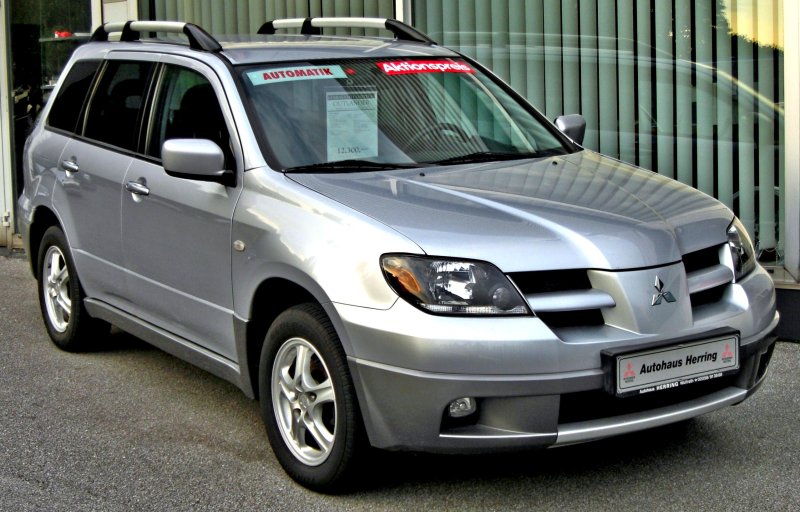 Mitsubishi Outlander 2003 красная