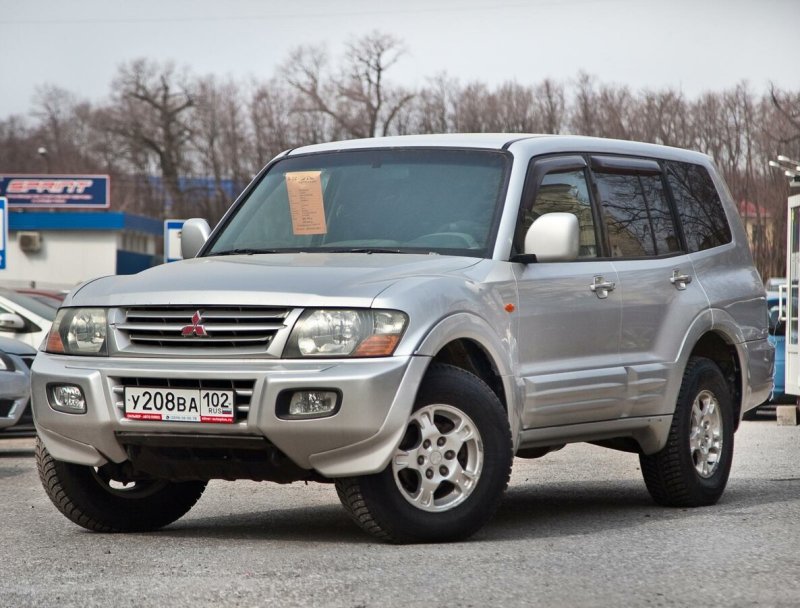 Mitsubishi Pajero III 2000