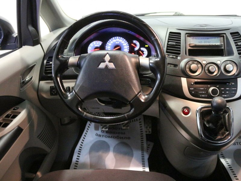 Митсубиси Грандис 2008