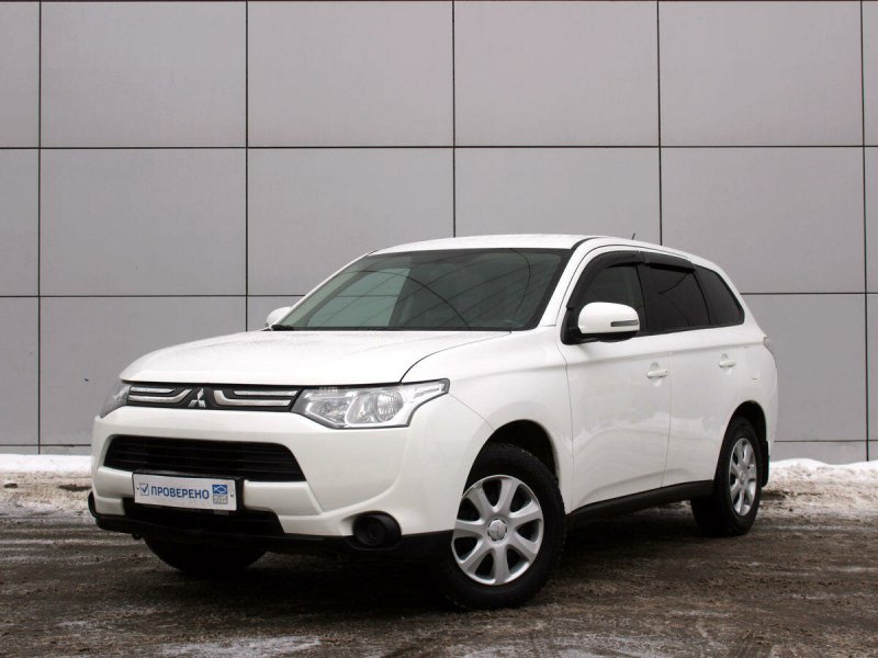Mitsubishi Аутлендер 2013 белый