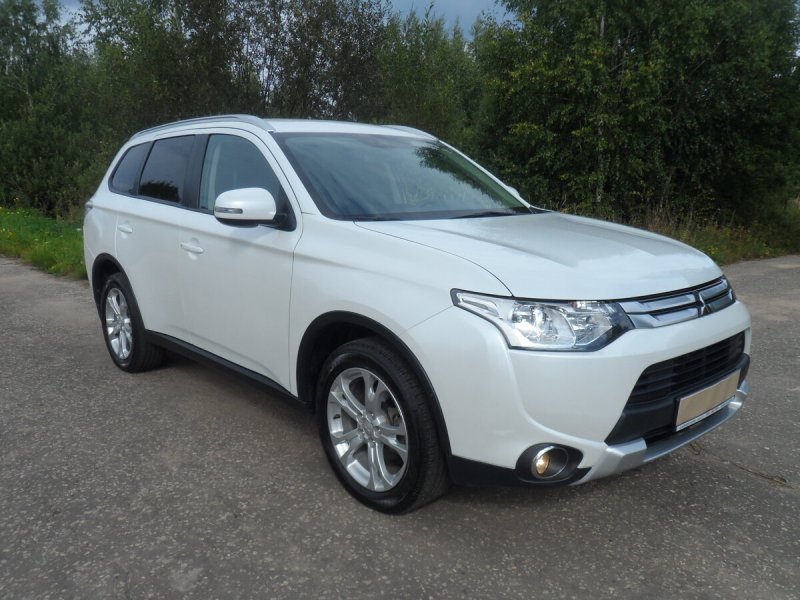 Outlander 2014 белый