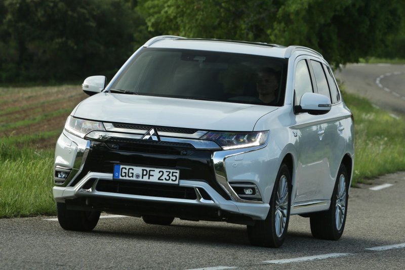 Mitsubishi Outlander PHEV 2021