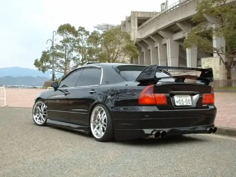 Mitsubishi Diamante 2 stance
