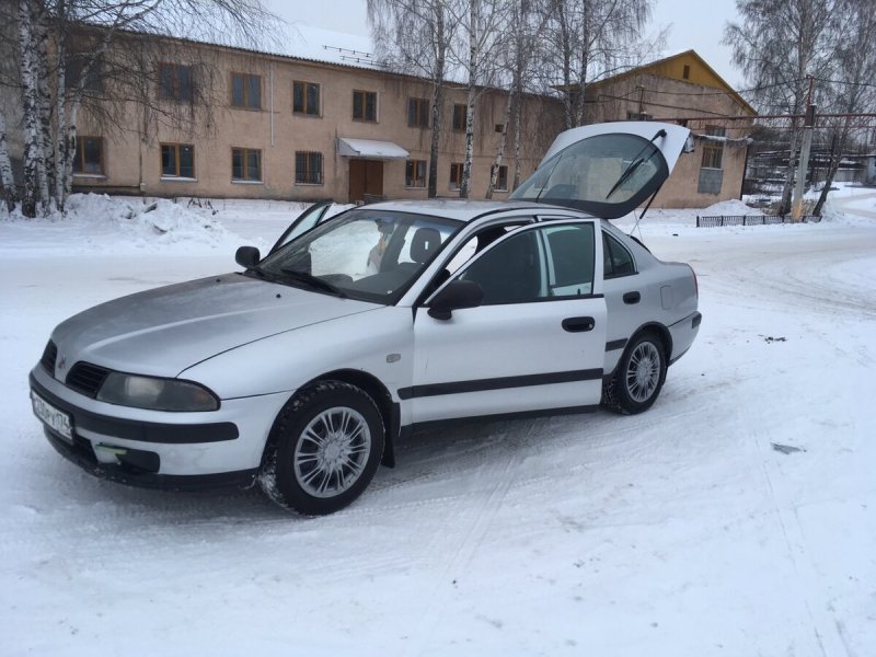 Mitsubishi Carisma 2003 год