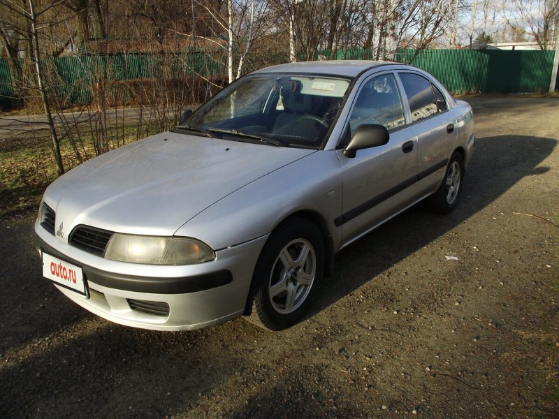 Mitsubishi Carisma седан