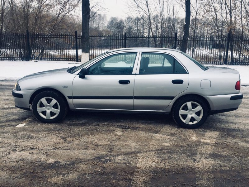 Митсубиси Каризма 2003 черная