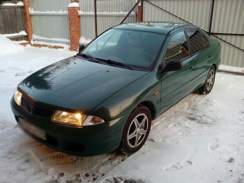 Митсубиси Каризма 2003