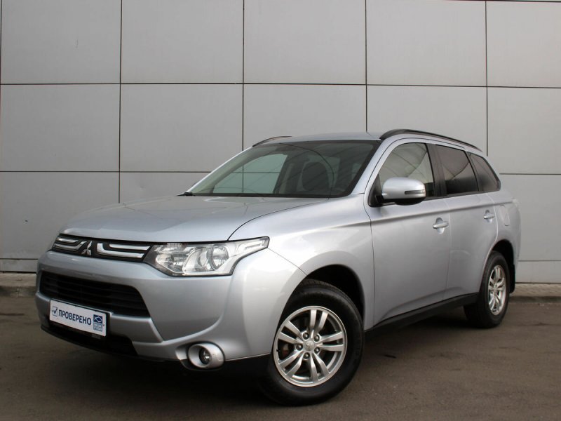 Mitsubishi Outlander 2012 Salon