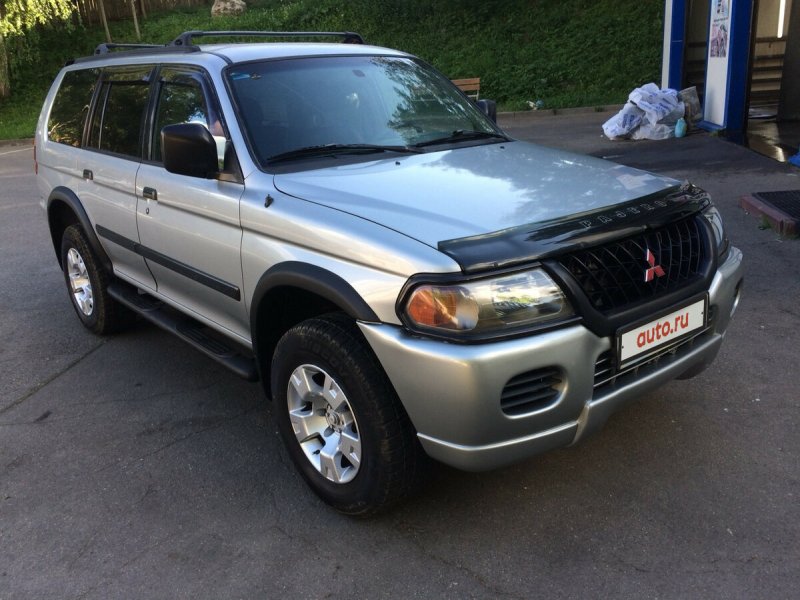 Mitsubishi montero 2000 года