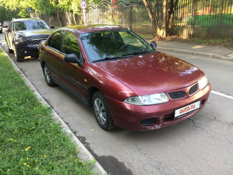 Митсубиси Carisma 1998