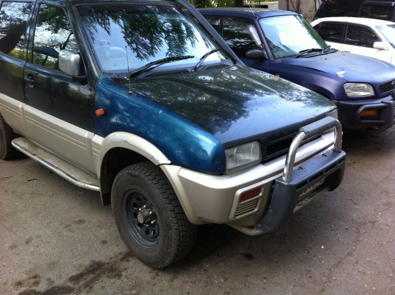 Ниссан Мистраль 1994