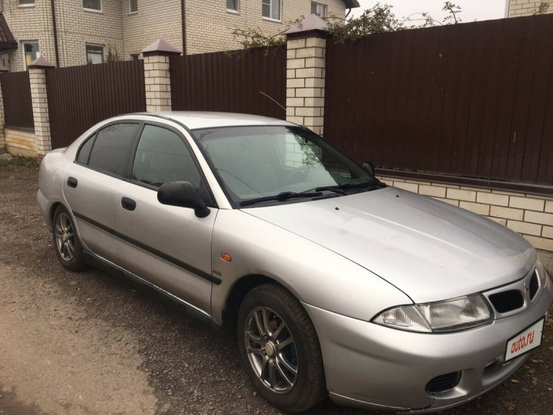 Митсубиси Carisma 1998