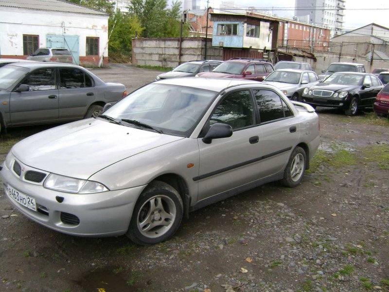 Митсубиси Carisma 1998