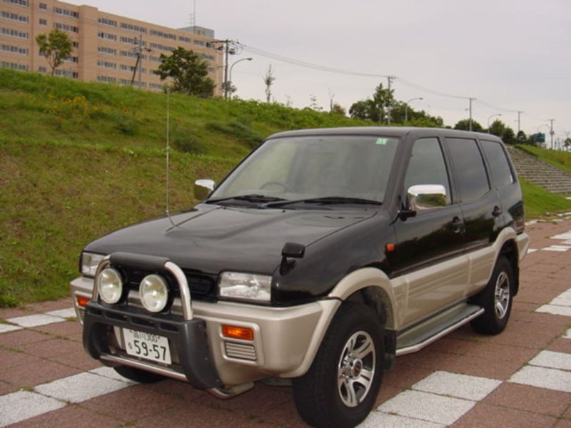 Nissan Mistral 2010