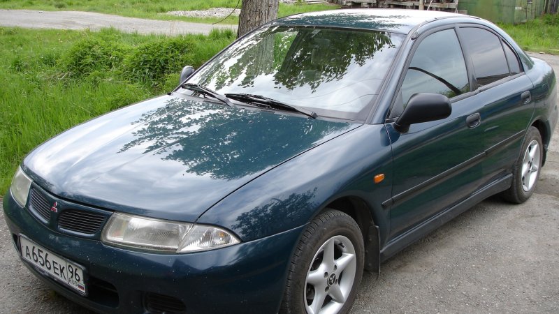 Mitsubishi Carisma 1.6 МТ, 1998,