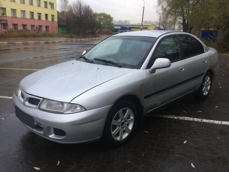 Мицубиси Каризма 1998 красная