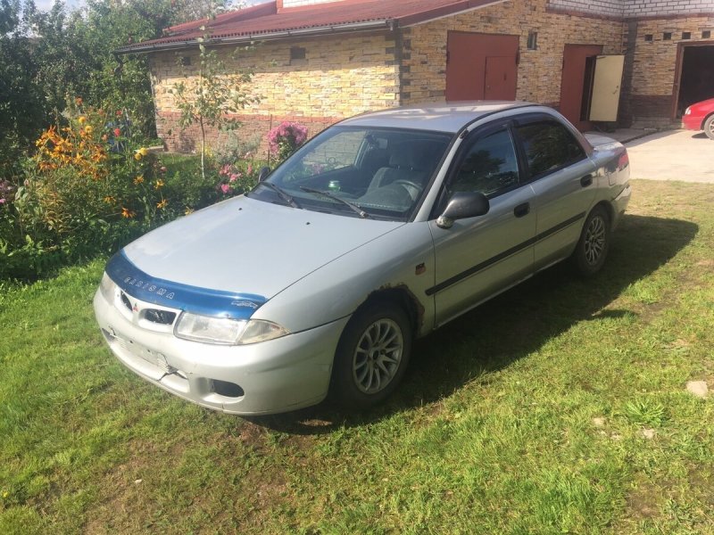 Mitsubishi Carisma 1998 салон