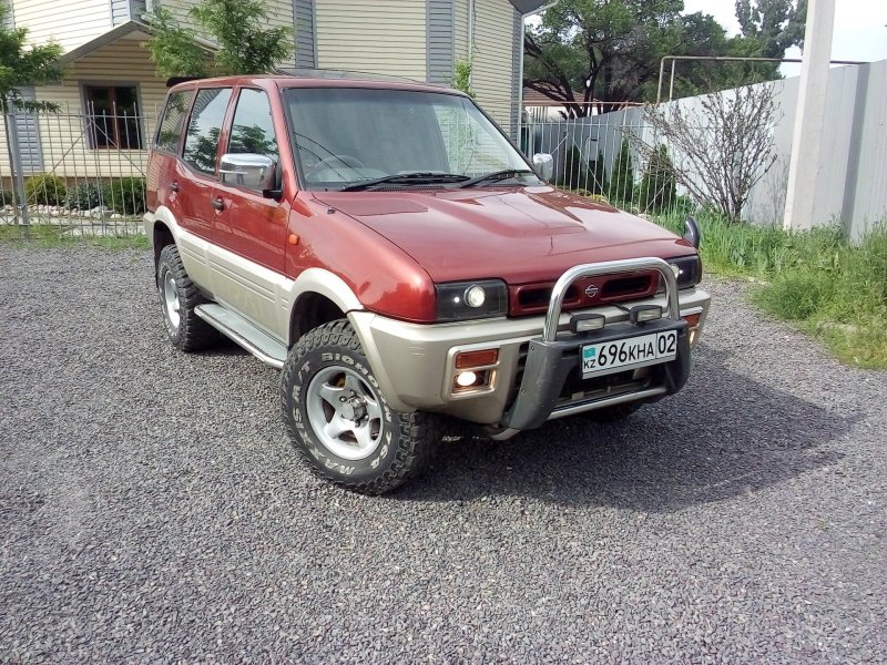 Nissan Mistral 2010