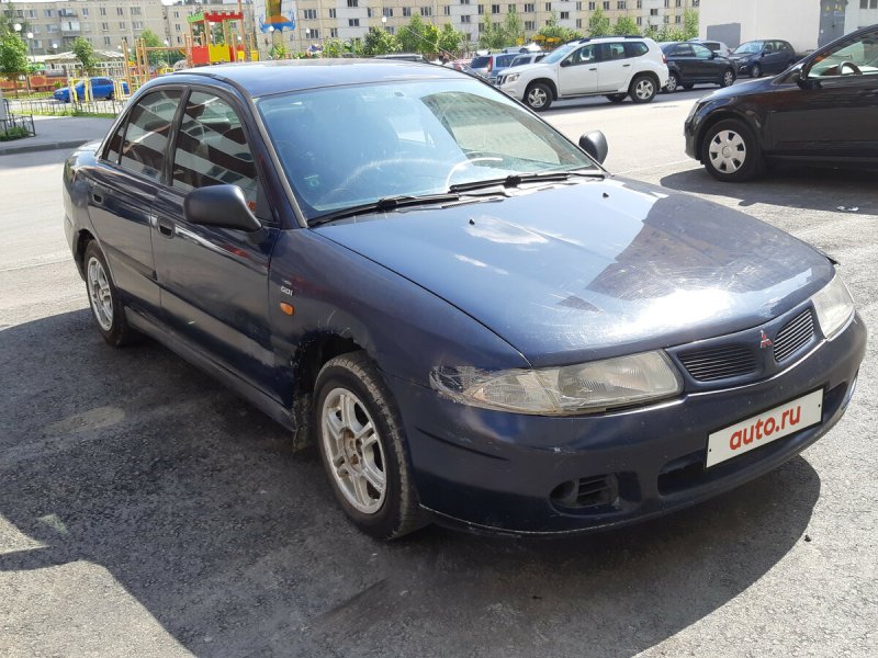 Мицубиси Каризма 1998 салон