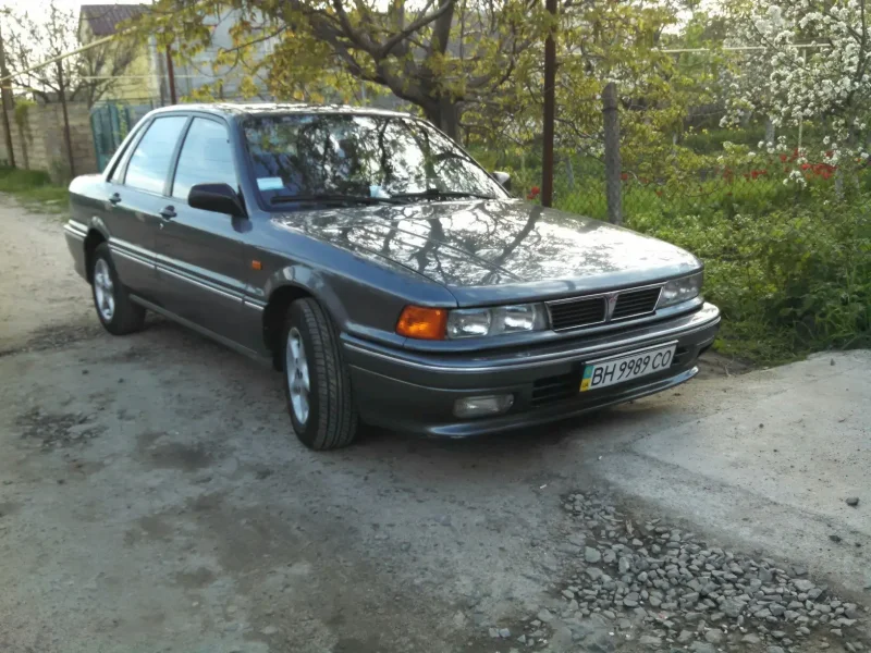 Mitsubishi Галант 1989
