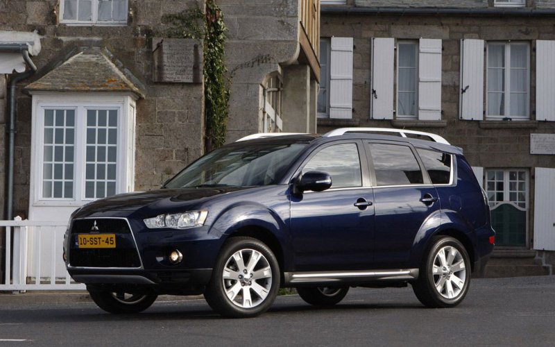 Mitsubishi Outlander 2