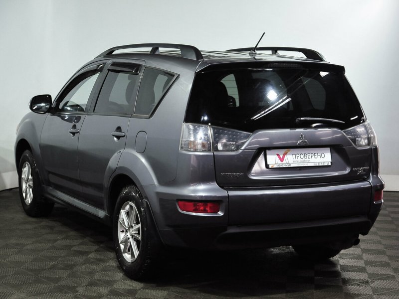 Mitsubishi Outlander 2