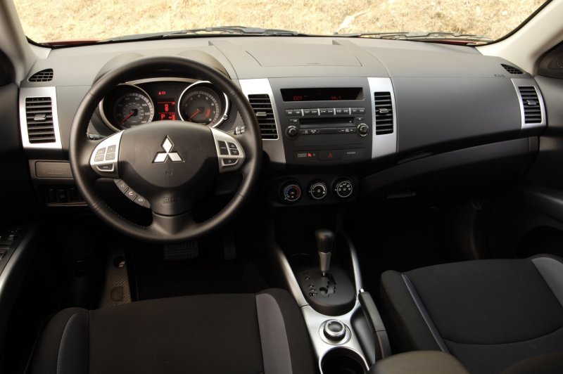 Mitsubishi Outlander 2008 красный