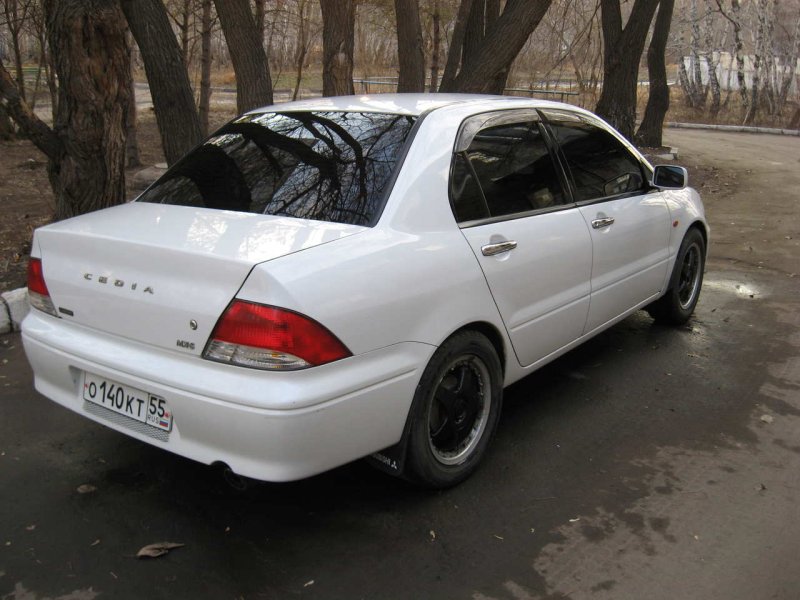 Mitsubishi Lancer Cedia