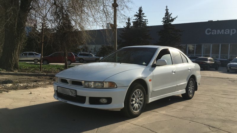 Mitsubishi Galant 2000 год белый перламутр цвет