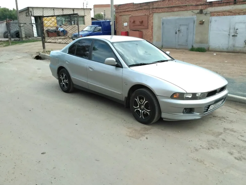 Mitsubishi Galant акула