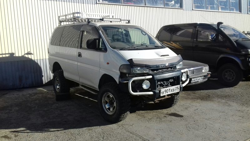 Mitsubishi Delica l 400 белый