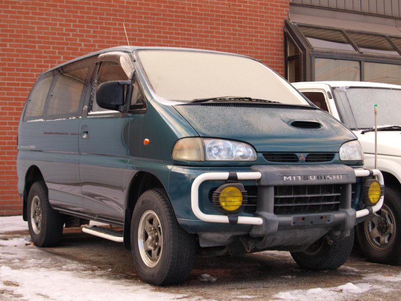 Мицубиси Делика л 400