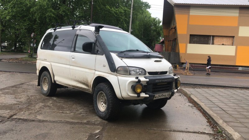Мицубиси Делика л 400