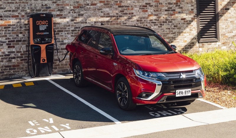Mitsubishi Outlander 2022 черный