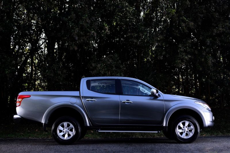 Mitsubishi l200 2016