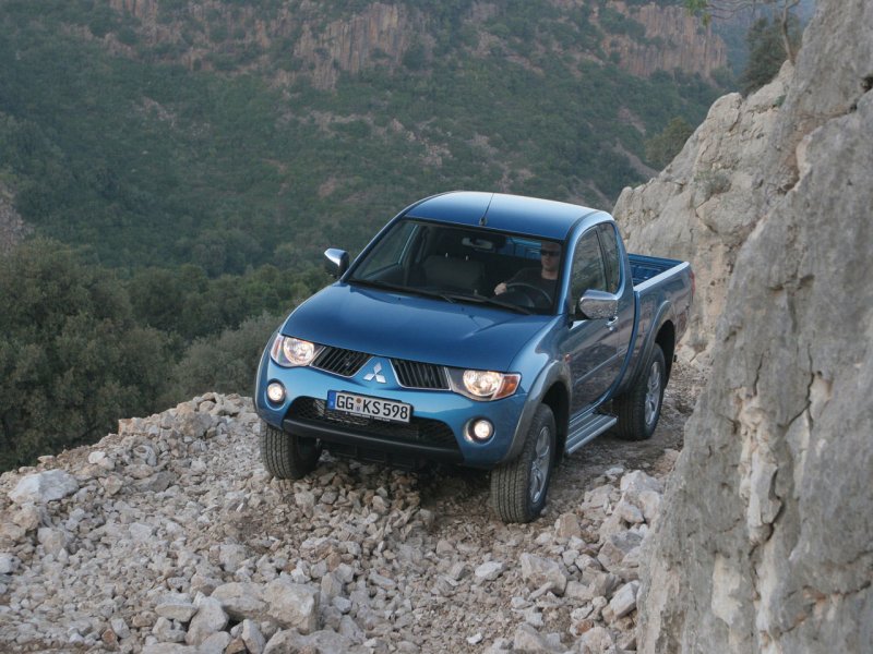 Mitsubishi l200 IV