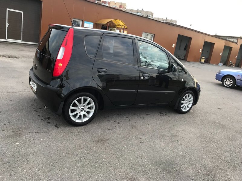 Мицубиси Colt 1.3 2007