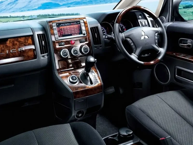 Mitsubishi Delica d5 салон