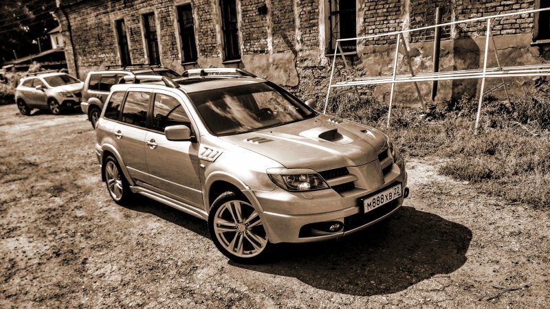 Mitsubishi Outlander i