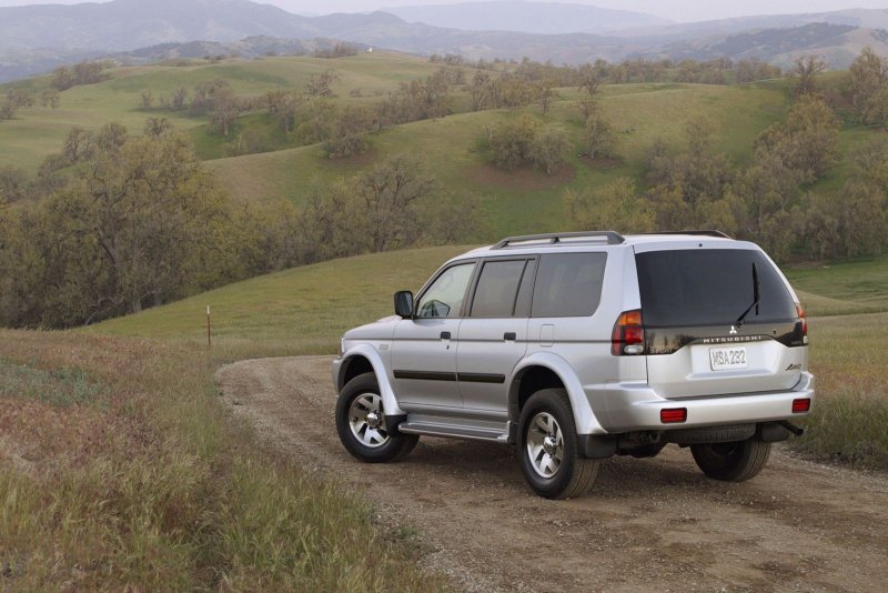 Mitsubishi Pajero Sport 1