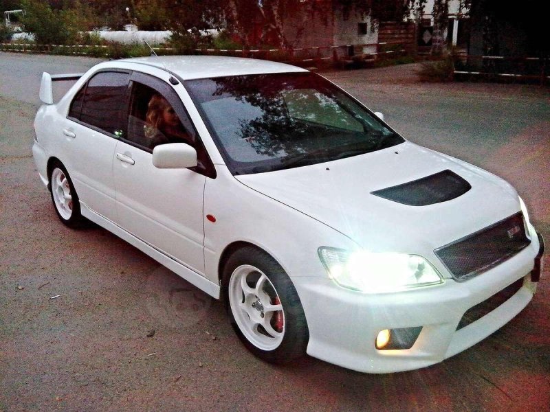 Mitsubishi Lancer Cedia 2000