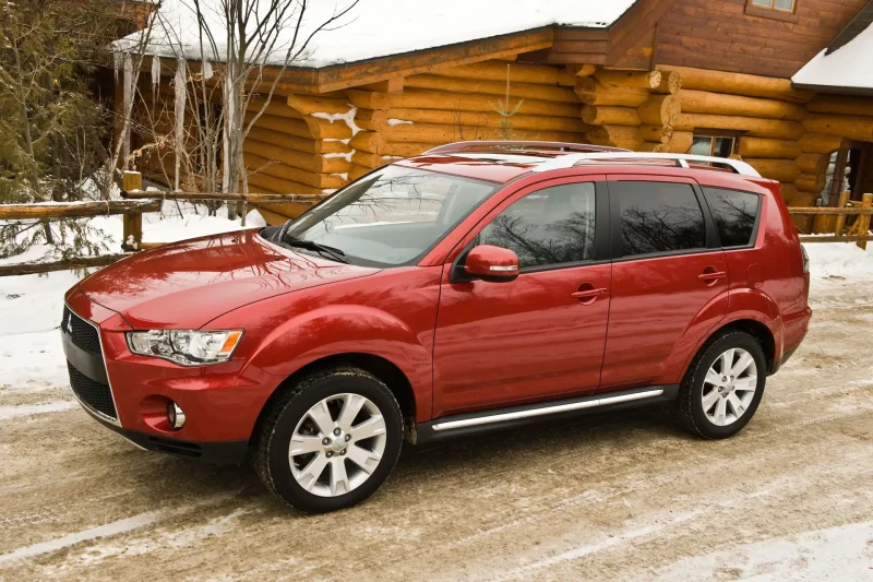 Mitsubishi Outlander 2010 красный