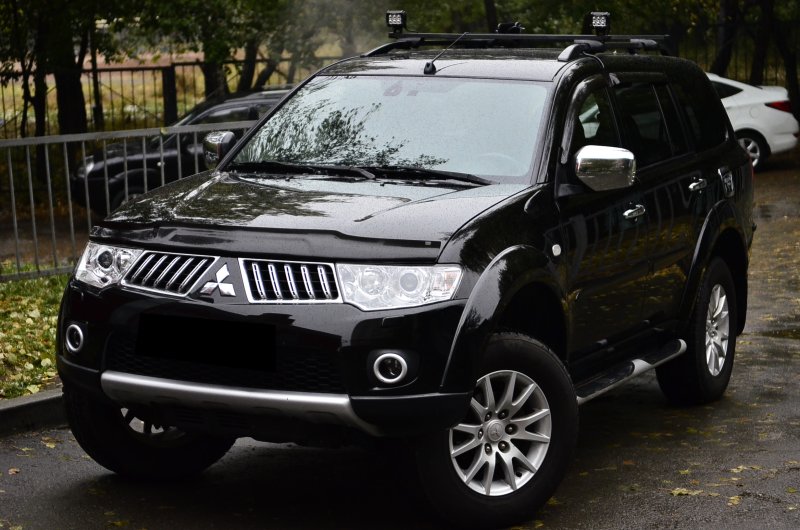 Mitsubishi Pajero Sport черный 2011